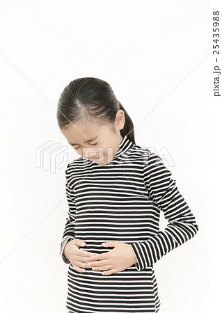 体調の悪い女の子 腹痛 ノロウイルス ウイルス性胃腸炎 便秘 食中毒 食あたり 体調の悪い女の子 腹痛 ノロウイルス ウイルス性胃腸炎 便秘 食中毒 食あたり 25435988