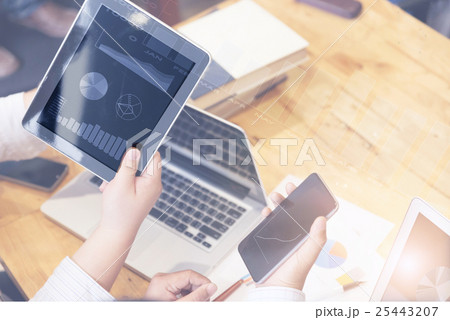 businessmen working with smartphone, tablet 25443207