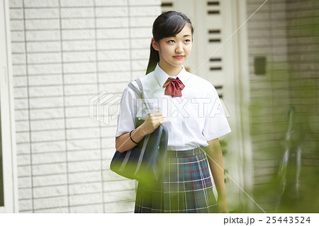 家の前にいる女子高生の写真素材
