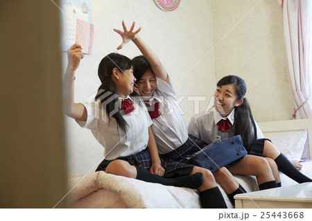 友達の家に遊びに行く 25443668