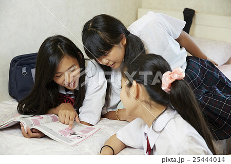 友達の家に遊びに行く 友達の家に遊びに行く 25444014