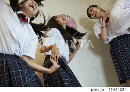 友達の家に遊びに行く 25444024
