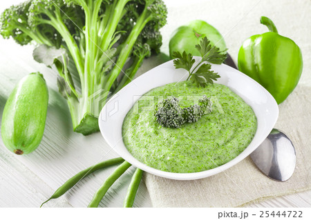 Broccoli cream soup with fresh vegetables 25444722
