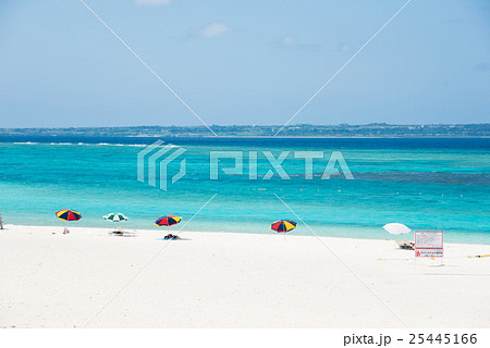 沖縄水納島ビーチ コバルトブルーの海と空 沖縄水納島ビーチ コバルトブルーの海と空 25445166