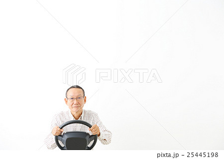 シニア　男性　ドライブ 25445198