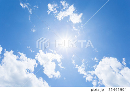 青空と太陽と雲イメージ 25445994