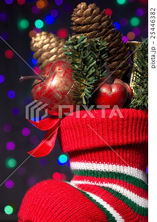 クリスマスの赤い毛糸の靴 クリスマスの赤い毛糸の靴 25446382