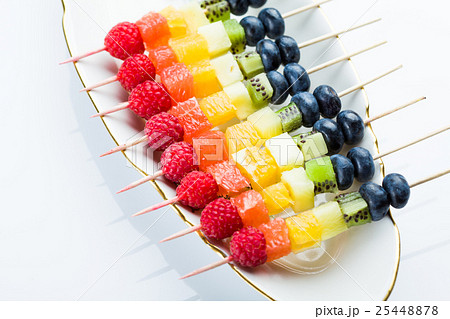 Fresh summer fruits on sticks 25448878
