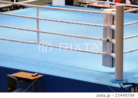試合前のボクシングリング 25449799