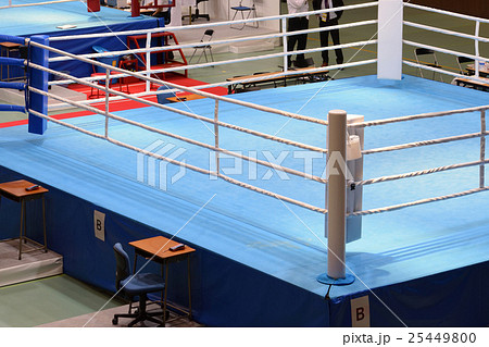 試合前のボクシングリングの写真素材