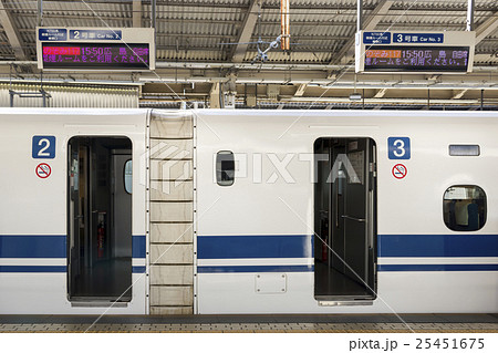 新幹線のぞみ　乗車口 25451675