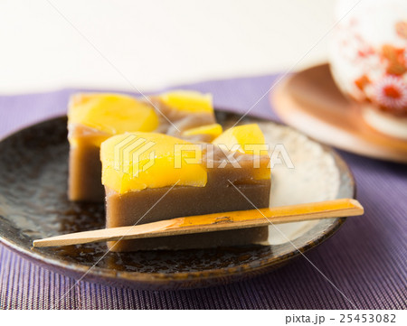 和菓子　栗蒸し羊羹　栗羊羹　栗むし羊羹 25453082