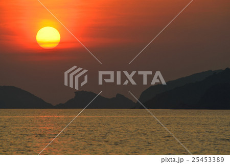 Scenic view of beautiful sunset above the sea Scenic view of beautiful sunset above the sea 25453389