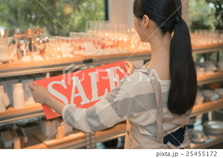 shopping complex　　　　　撮影協力：TENOHA DAIKANYAMA 25455172