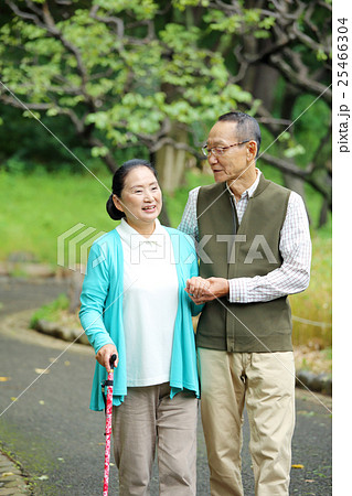 シニア夫婦 老老介護 シニア夫婦 老老介護 25466304