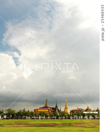 SANAM LUANG panorama view with PHRA KAEW temple SANAM LUANG panorama view with PHRA KAEW temple 25466435