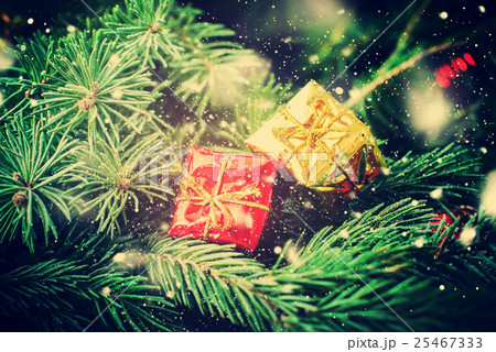 Luxury Christmas Card with Red Golden Gift Boxes Luxury Christmas Card with Red Golden Gift Boxes 25467333