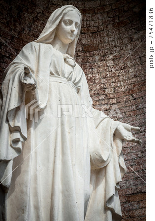 Statue of Our Lady 25471836
