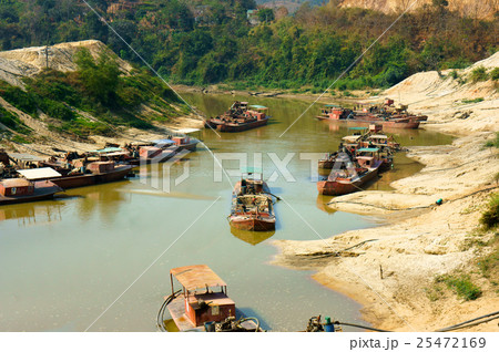 boat expoit sand on river boat expoit sand on river 25472169