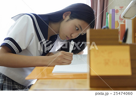女子高生 勉強イメージの写真素材