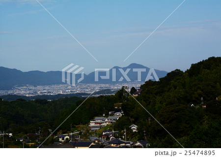 明日香村よりの二上山 明日香村よりの二上山 25474895