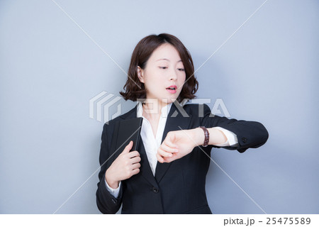 スーツ　女性　ビジネス 25475589