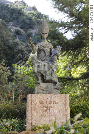 Statue abat Olibe (fundator of Montserrat) Statue abat Olibe (fundator of Montserrat) 25475781