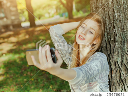 Beautiful girl with blue eyes makes selfie Beautiful girl with blue eyes makes selfie 25476021