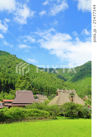 【京都府 美山町】　かやぶき屋根の風景 25477344