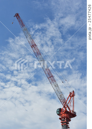 工事現場のタワークレーン 25477426