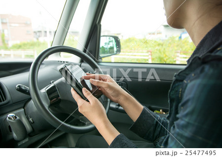 ドライバーとスマホ ドライバーとスマホ 25477495