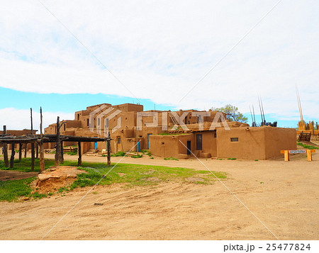 ニューメキシコ 先住民居住区 タオスのプエブロ ニューメキシコ 先住民居住区 タオスのプエブロ 25477824