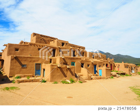 ニューメキシコ　先住民居住区　タオスのプエブロ 25478056