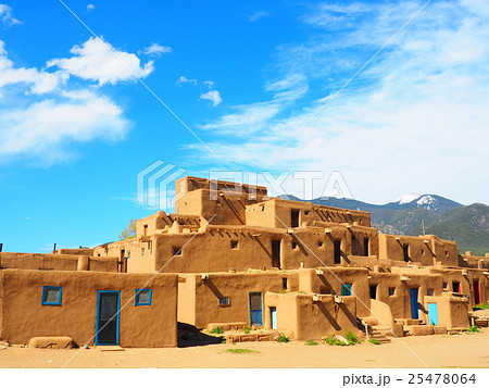 ニューメキシコ　先住民居住区　タオスのプエブロ 25478064