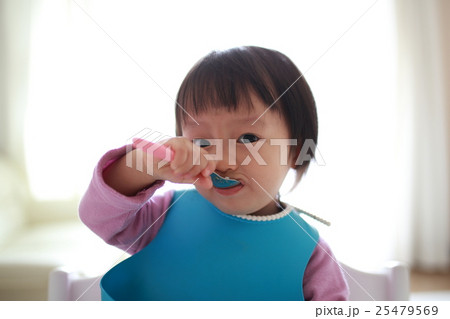 離乳食 エプロン (赤ちゃん 保育園 子供 娘 0歳 カジュアル ライフスタイル 子育て スプーン) 25479569
