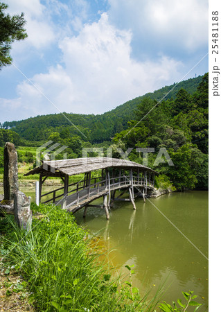 屋根付き橋（愛媛県内子町石畳　弓削神社の橋） 25481188
