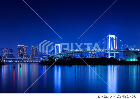 お台場海浜公園　レインボーブリッジの夜景 25481756