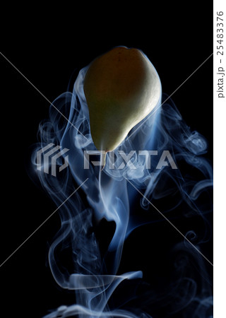 green pear and smoke 25483376