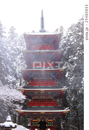 日光東照宮の五重塔 冬景色の写真素材