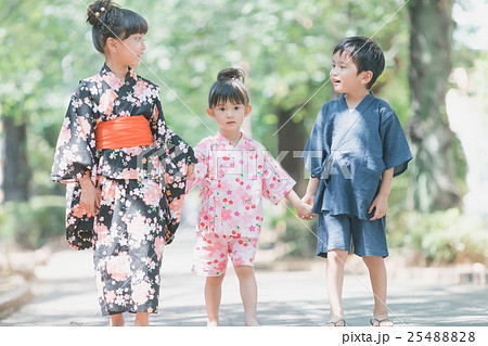 Yukata (an informal cotton kimono) 25488828