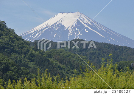 中央道初狩PAから見る春の富士山　山梨県 25489527
