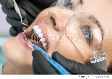 Diagnostic at dentist's office Diagnostic at dentist's office 25496729