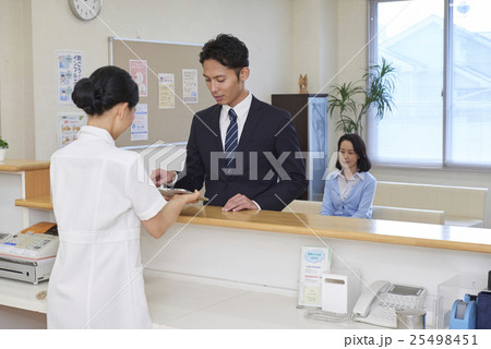 医療　病院　介護　医者　介護師　ナース　イメージシーン 25498451