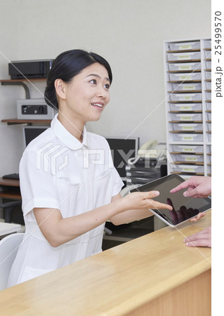 医療　病院　介護　医者　介護師　ナース　イメージシーン 25499570