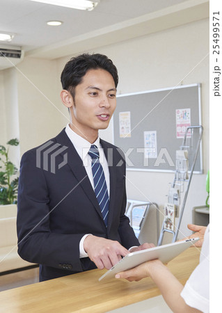 医療　病院　介護　医者　介護師　ナース　イメージシーン 25499571