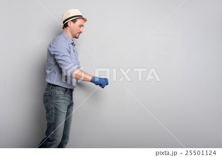 Nice enthusiastic man working 25501124