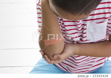 Children wound or The boy had an accident sitting 25503426