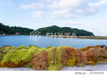 カラフルな漁網 25504205