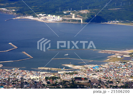 初秋の岩内岳から見る岩内町市街地と岩内港 初秋の岩内岳から見る岩内町市街地と岩内港 25506200