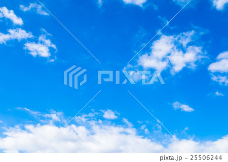 10月の空 雲 筋雲 積雲 巻雲 青い空 秋の空 晩夏の空 背景用素材 クラウド 青空 合成用背景 10月の空 雲 筋雲 積雲 巻雲 青い空 秋の空 晩夏の空 背景用素材 クラウド 青空 合成用背景 25506244